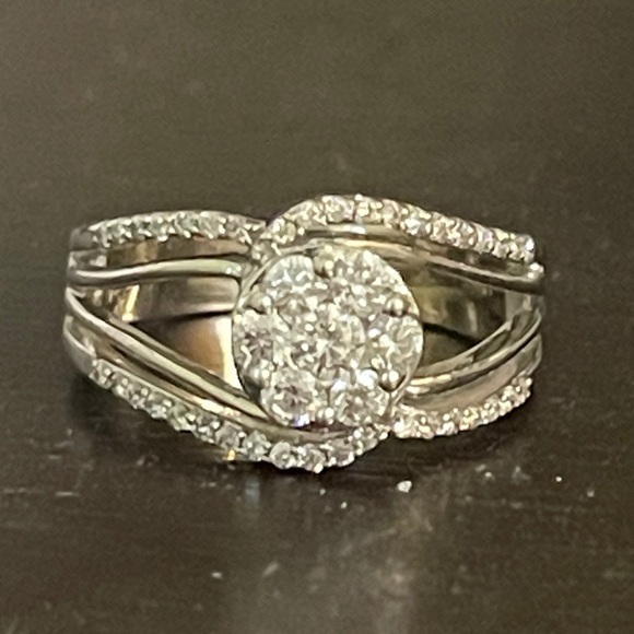 Zales engagement diamond ring 16k white gold. - Picture 2 of 6